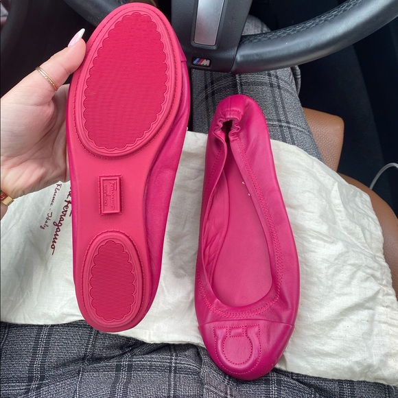 NWOT SALVATORE FERRAGAMO FLATS - Picture 3 of 6